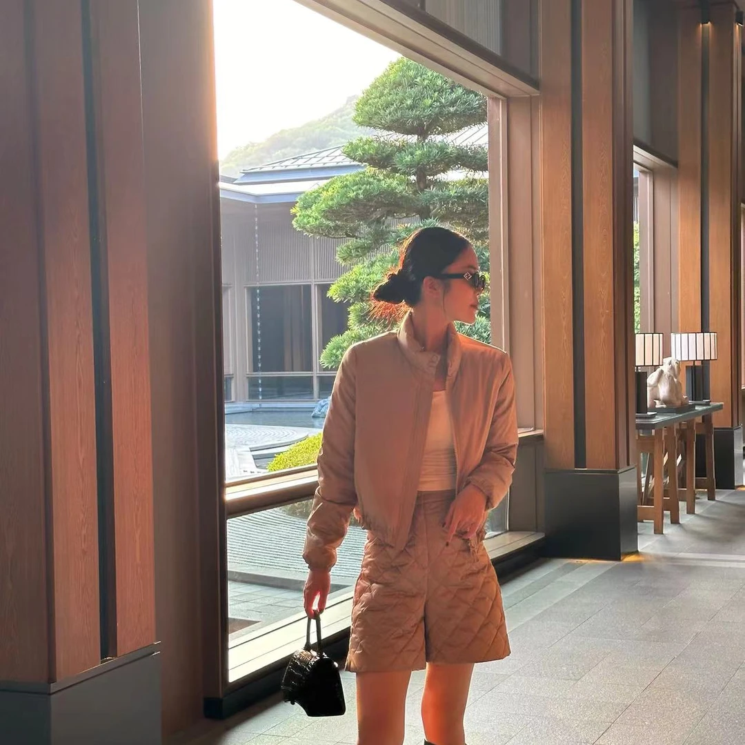 米佰顿新款短款简约设计师领休闲时尚百搭鹅绒羽绒服女28635