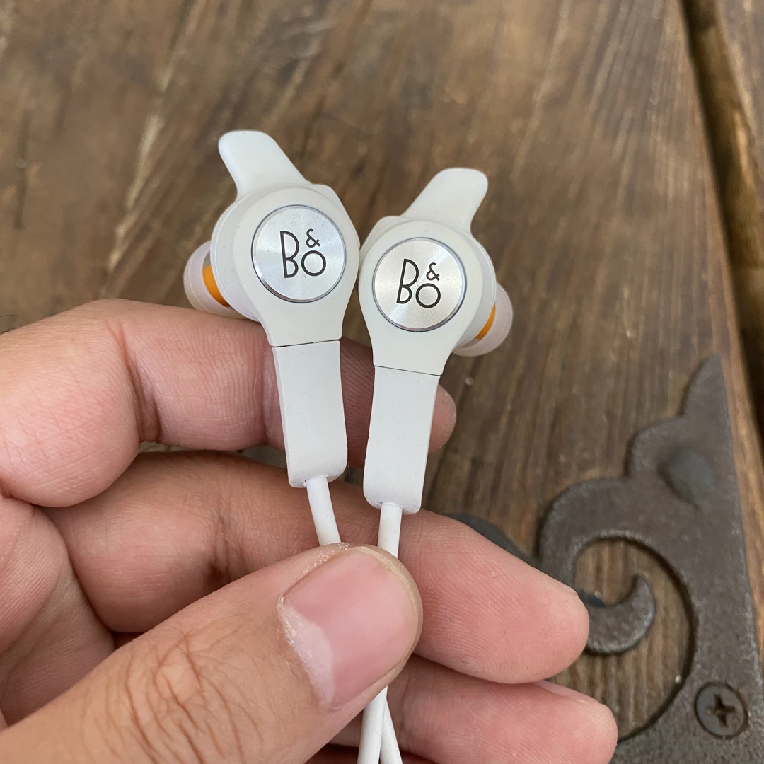 9新 BangOlufsen e6 颈挂蓝牙耳机 高解析蓝牙耳机 音乐蓝牙耳机