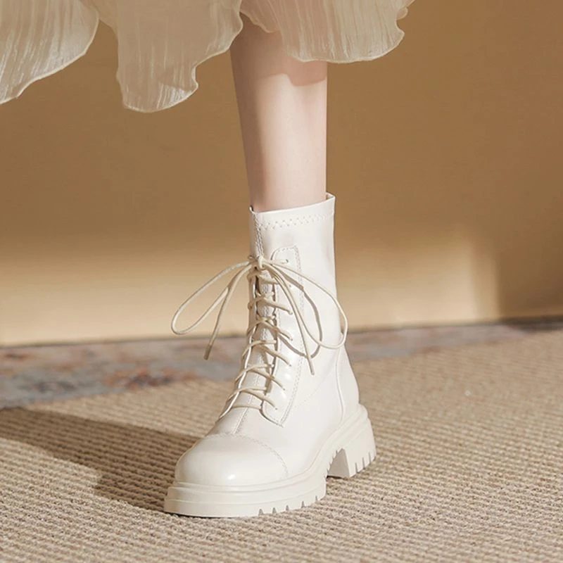 白色马丁靴女2024春季新款韩版百搭时尚英伦风甜辣厚底法式小短靴