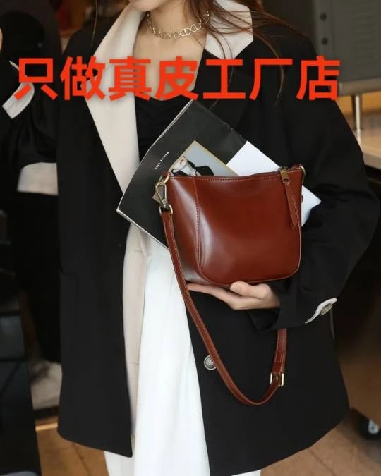 2024百搭时尚休闲真皮高级小众单肩高颜值斜挎包腋下二用饺子包