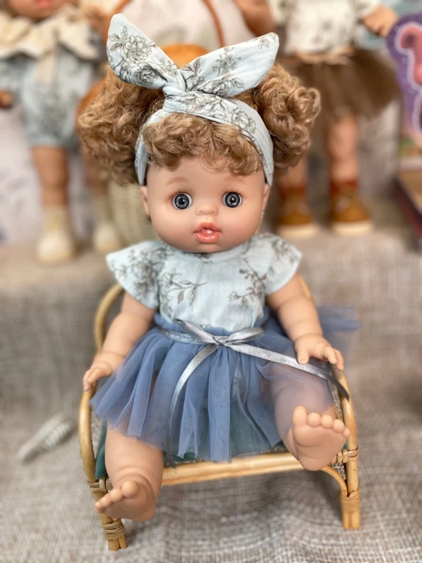 蓝色裙子花朵蝴蝶结发卡女孩玩偶