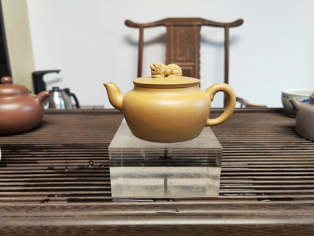 宜兴紫砂壶黄金段狮纽壶