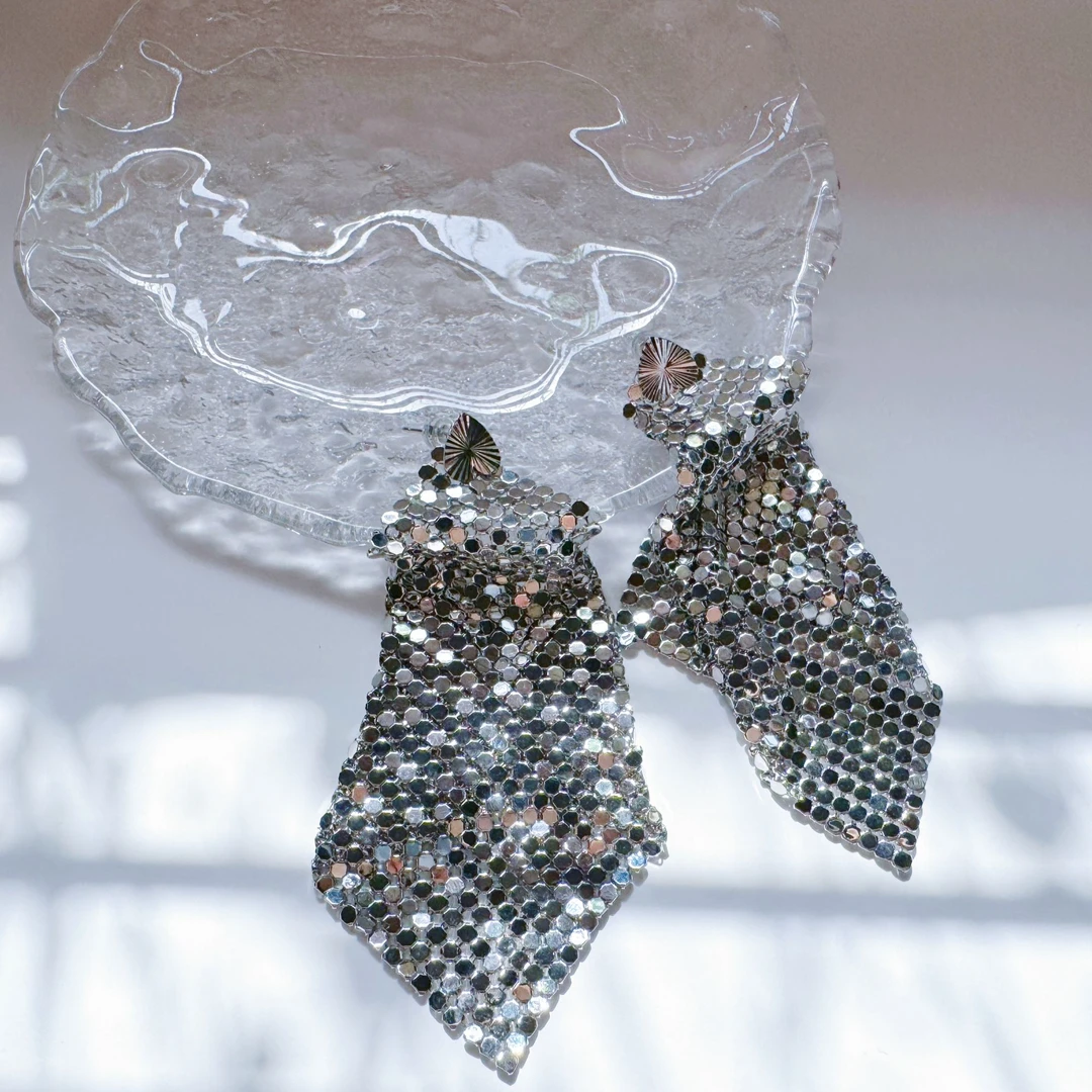 时尚简约 亮珠片三角巾丝巾 领子轻奢耳环套装配饰