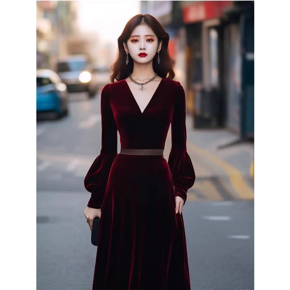 秋季新款高贵上档次气质高级礼服长裙金丝绒连衣裙酒红色赫本风