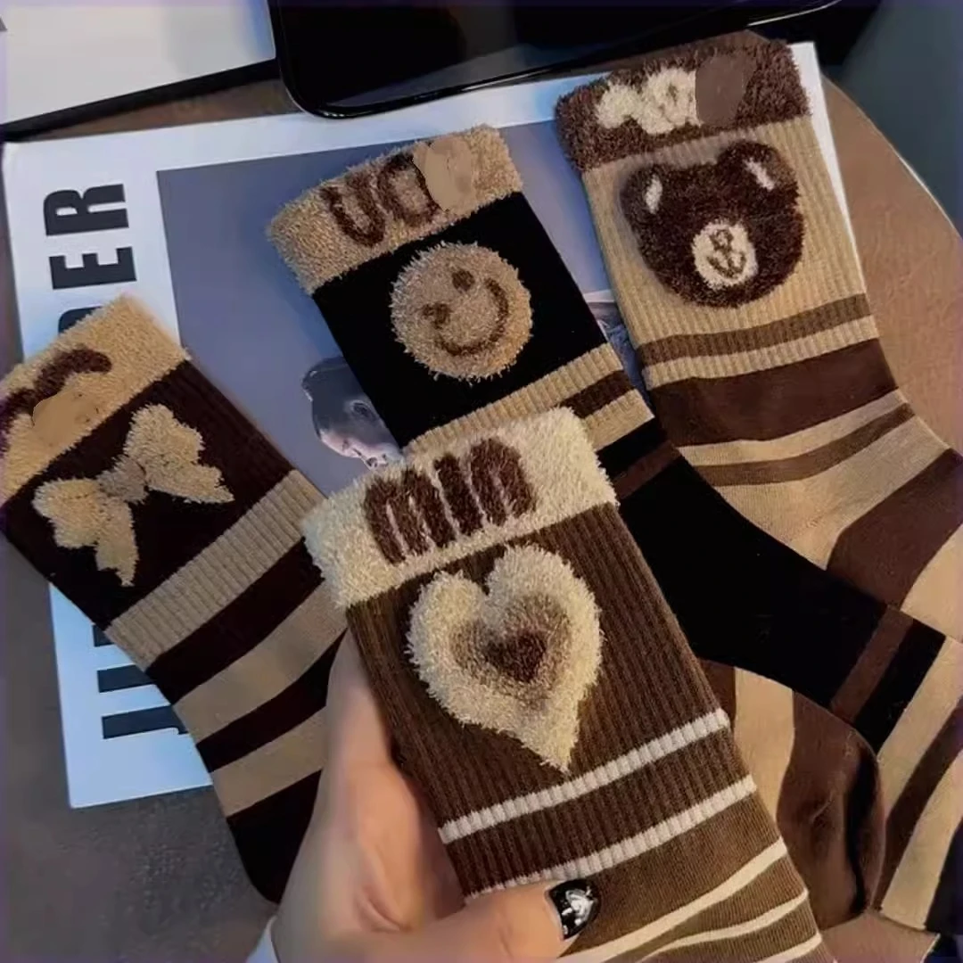 袜子女秋冬款长筒加厚高颜值ins字母中筒袜甜美可爱网红毛绒长袜