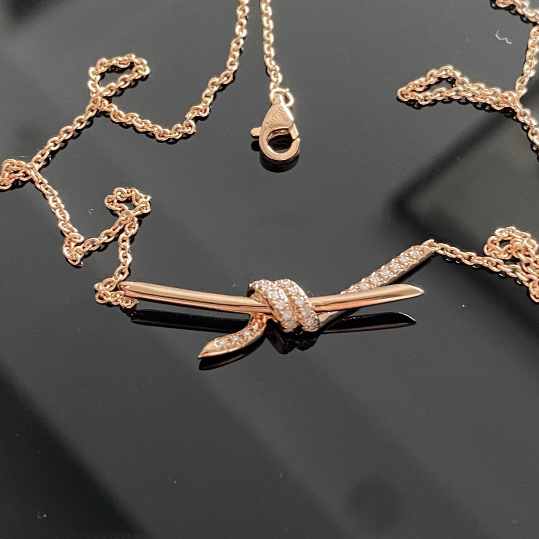 18k绳结 爱缠绵 蝴蝶钻石项链 情人节礼物 2024新品 通勤百搭时尚