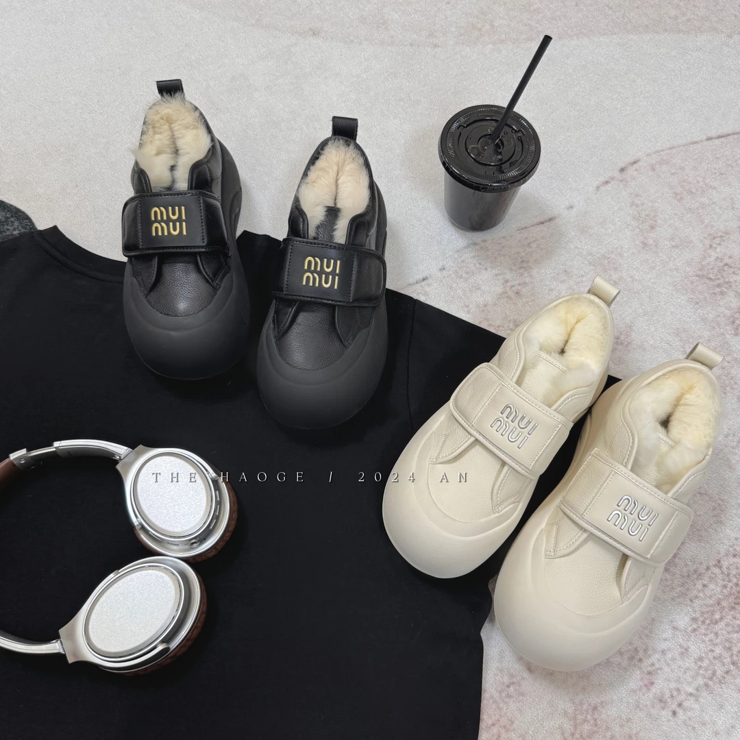 奶白厚底小白鞋女丑萌秋冬新款chic小众魔术贴大头面包鞋学生板鞋