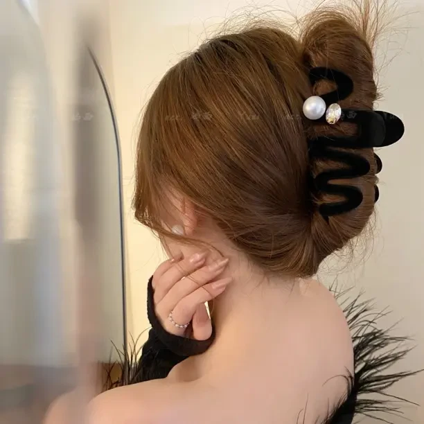 【新疆包邮】温柔小香秋冬植绒大号后脑抓夹女2023新款高级感头饰