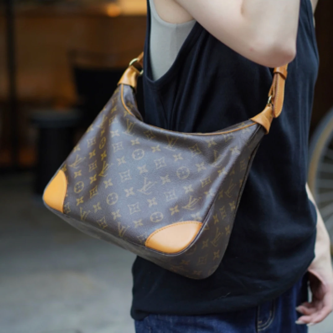 95新 LouisVuitton/路易威登 LV中古老花黄牛角斜挎包