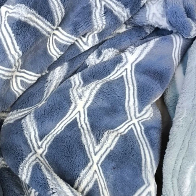 秋冬加厚牛奶绒毛毯雕花设计保暖午休盖毯