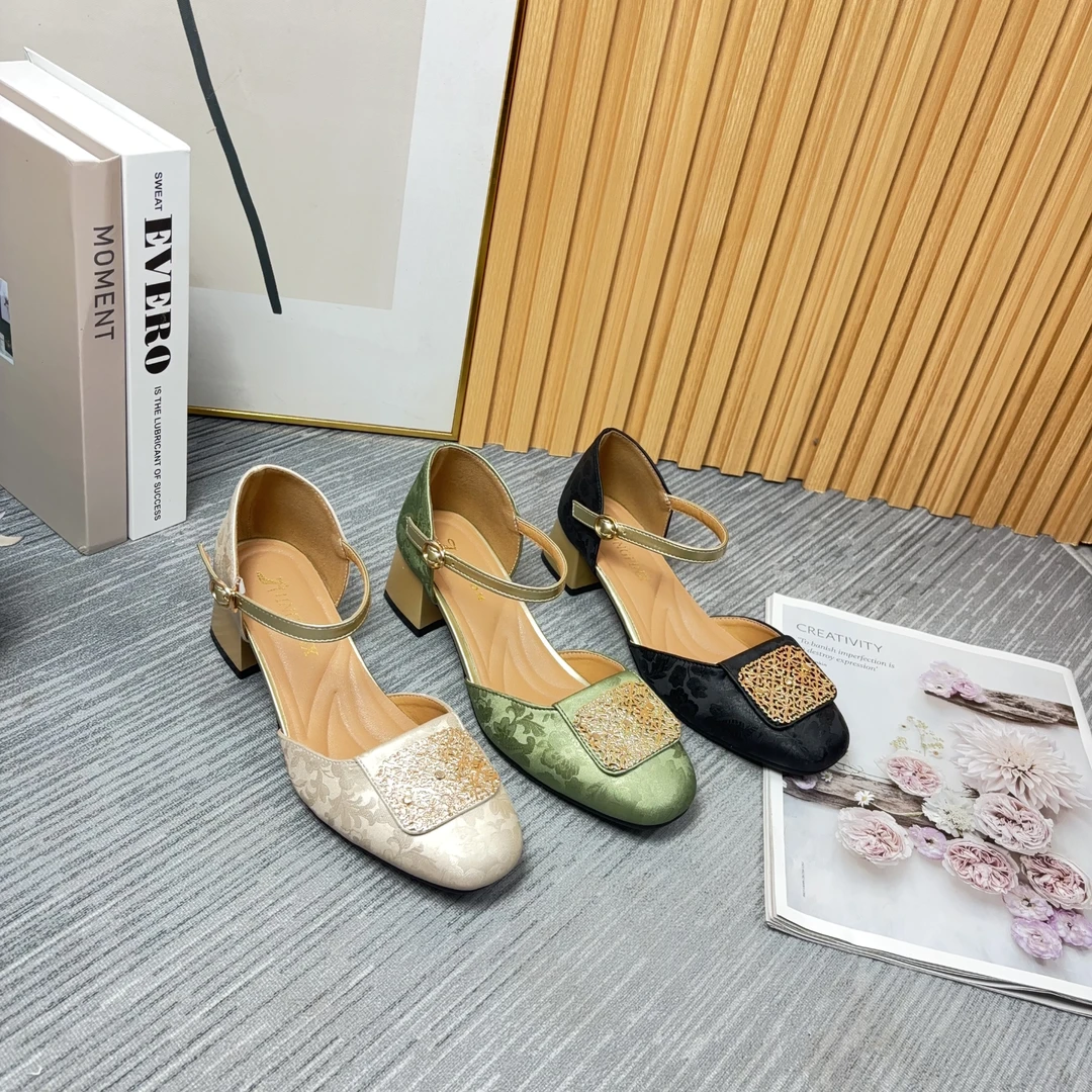 国风新中式包头凉鞋女夏法式中空一字带方头粗跟中跟单鞋