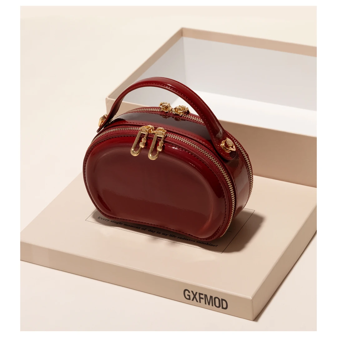 GXFMOD新品复古牛皮红色新娘结婚包女2025春夏流行链条斜挎马鞍包