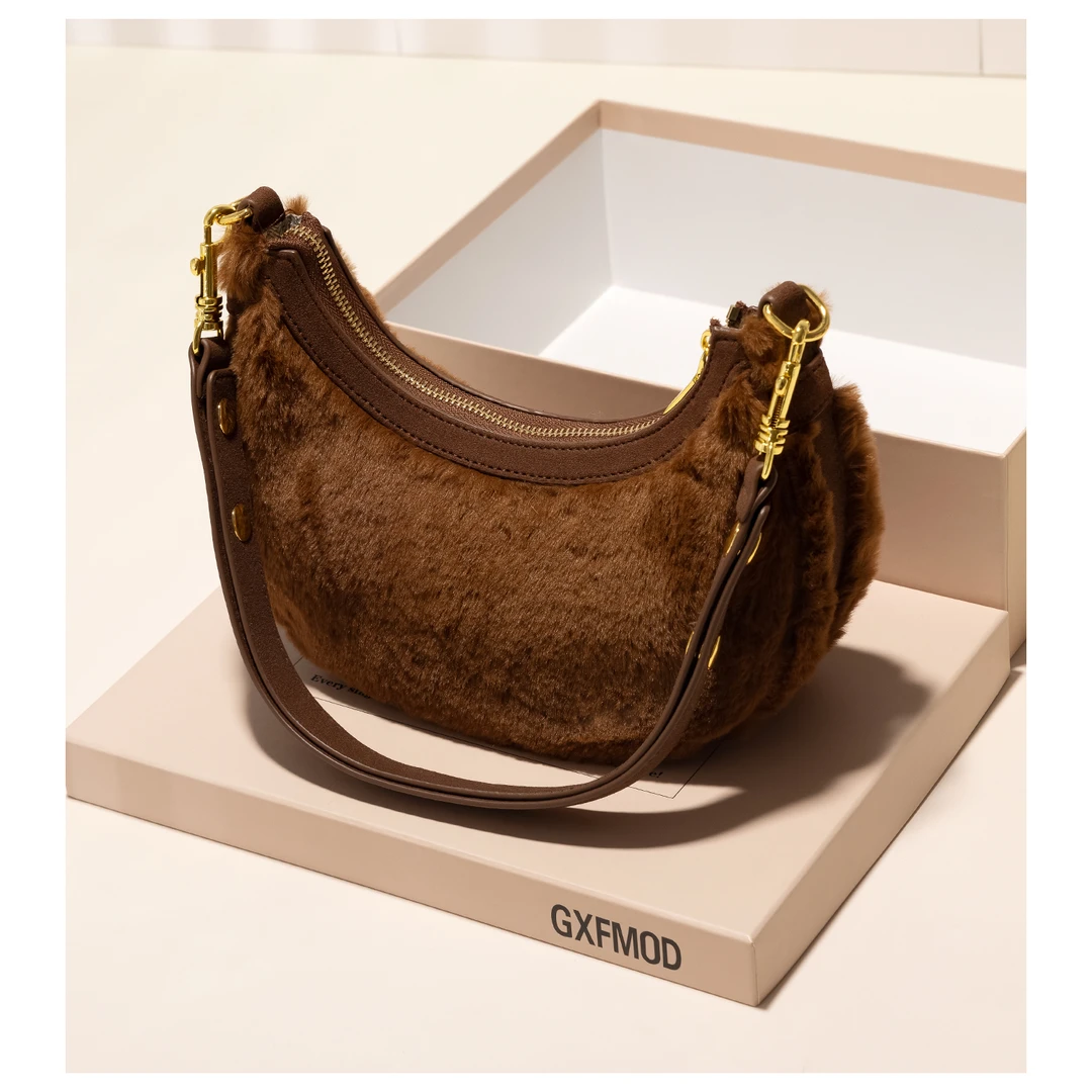 GXFMOD新品小众设计毛绒腋下包2025秋冬流行时尚女斜挎毛毛包