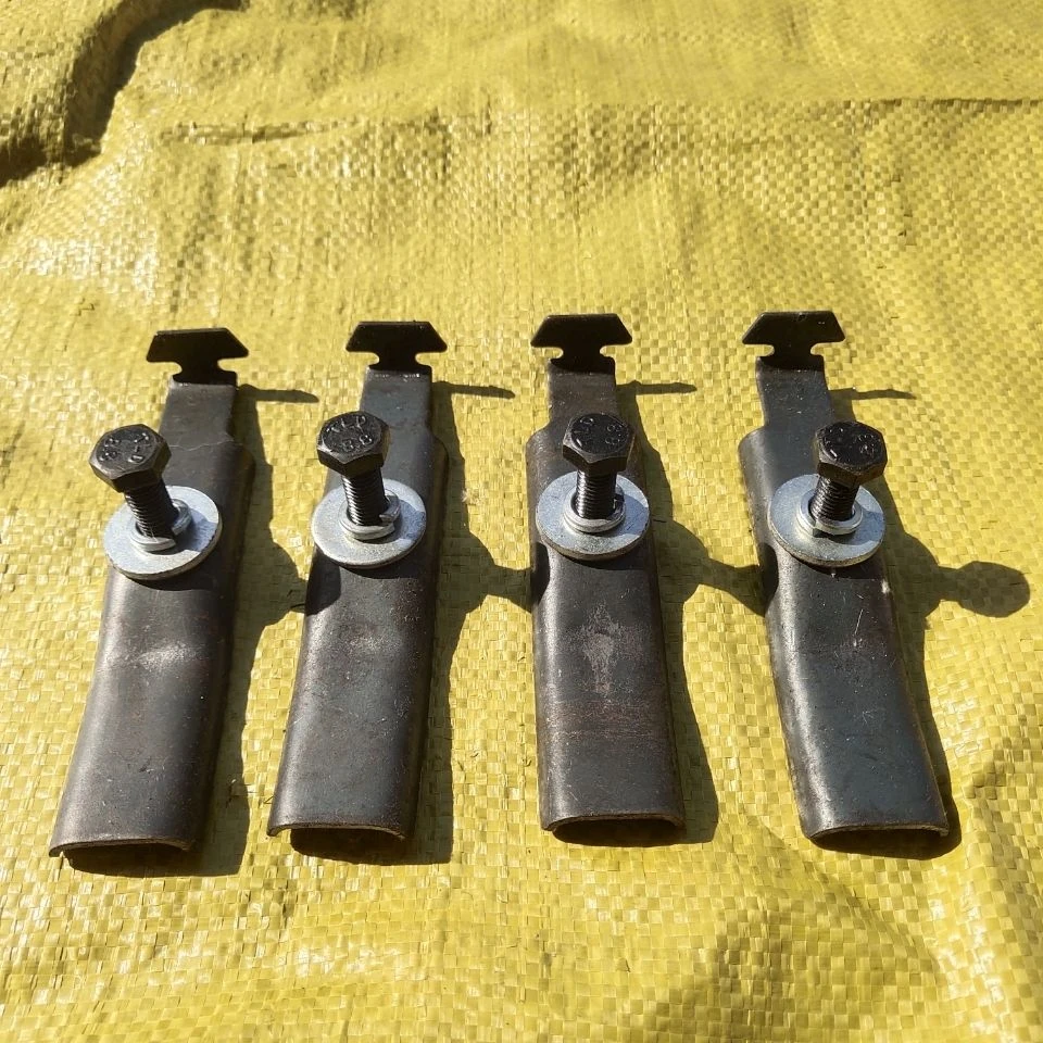 货车半挂车通用踏板卡扣