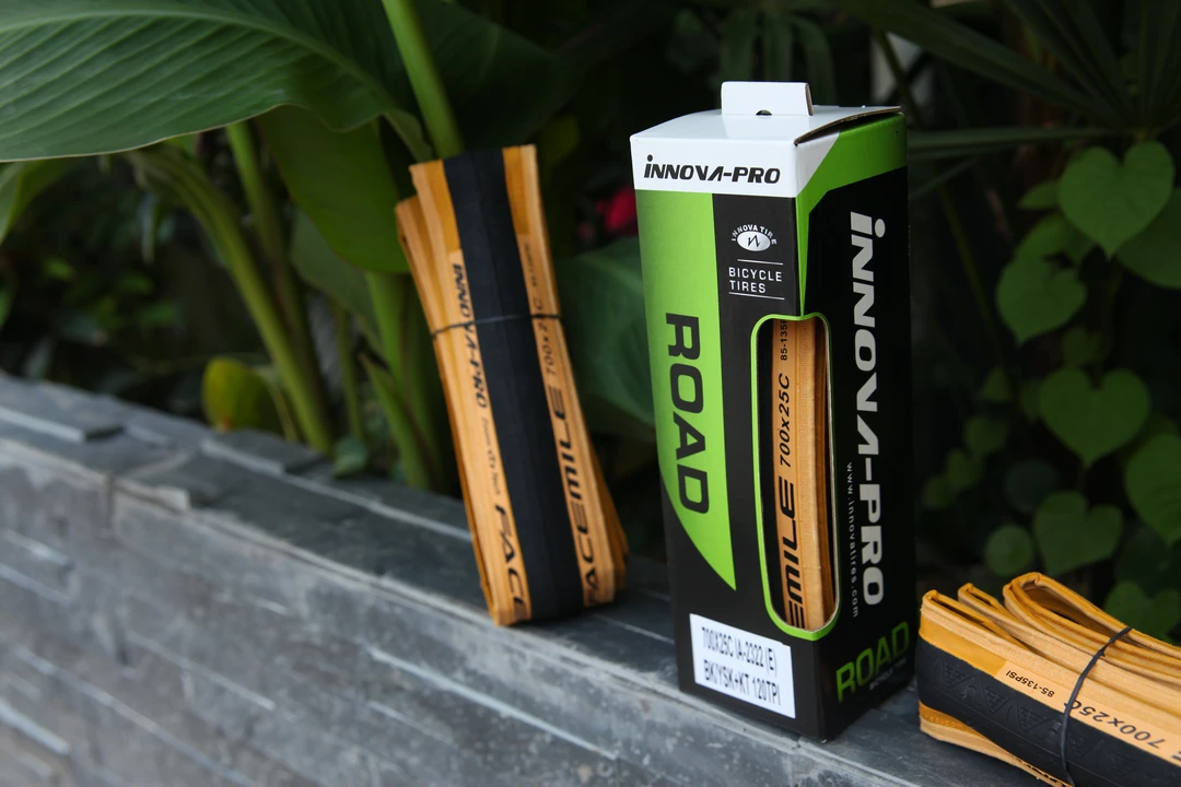 INNOVA伊诺华公路车外胎 黄边竞赛笑脸700x25c-28c防刺耐磨防滑