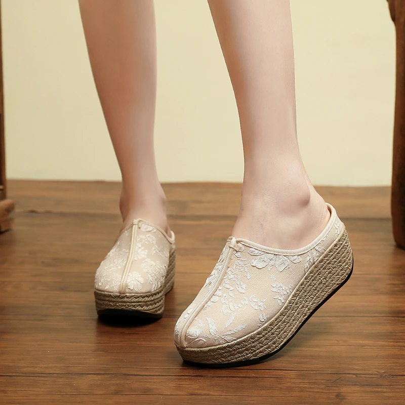 四代汉诺依]1618-155松糕底小个子拖鞋女夏外穿素色浮雕花网红款