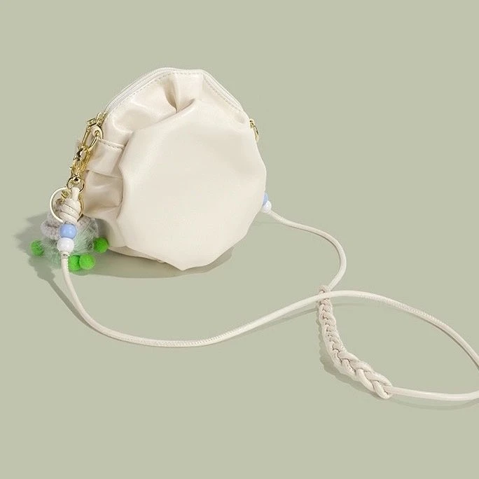 2024新款潮云朵PU链条单肩斜挎包可爱女生褶皱小圆包秋冬季包包女