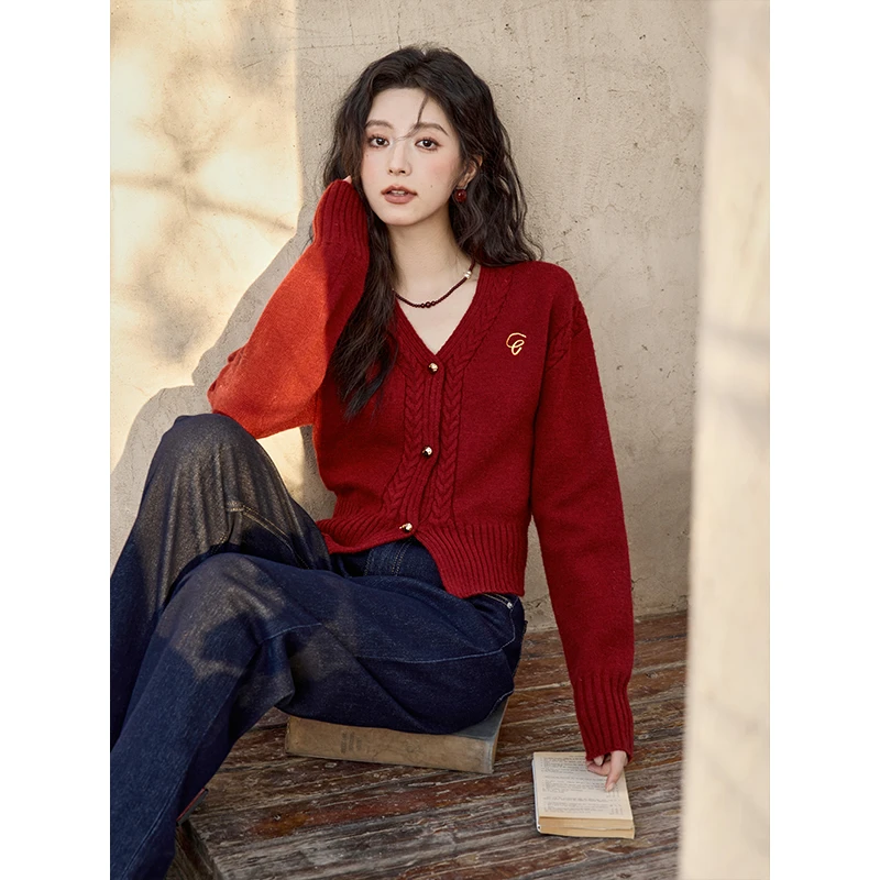 【谜秀】谜秀红色针织开衫V领刺绣毛衣外套MXD48Z0848
