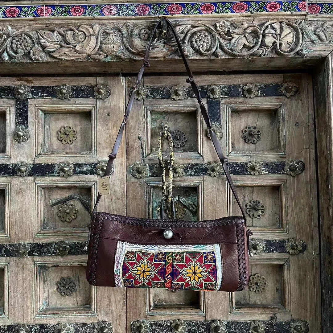 四两刺绣款单肩包