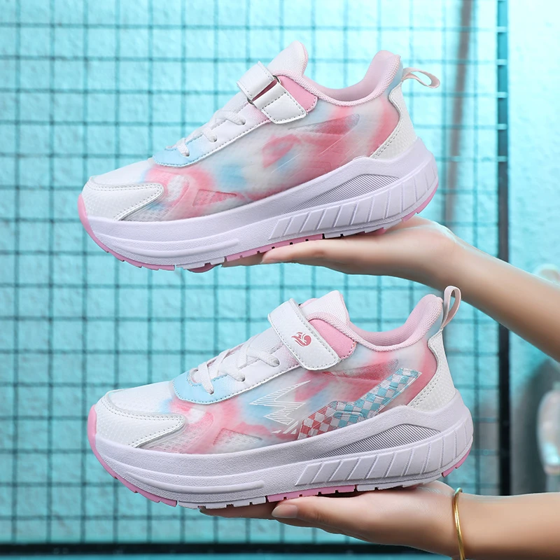 新款四轮透气暴走鞋儿童手动爆走隐形溜冰鞋滑轮鞋男童女童运动鞋