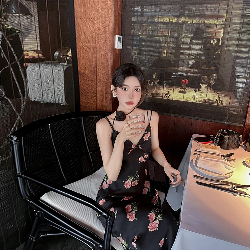 法式碎花吊带连衣裙女2025夏季新款高级感茶歇温柔气质流行长裙子