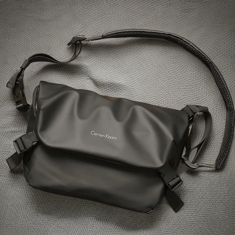 学生纯色休闲时尚单肩包韩版男包潮流斜挎包街头小挎包潮男邮差包