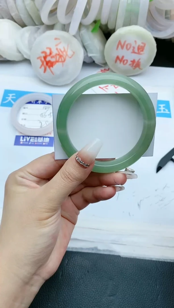 【闪购商品】石英质玉手镯未镶嵌瑕疵141+61/62