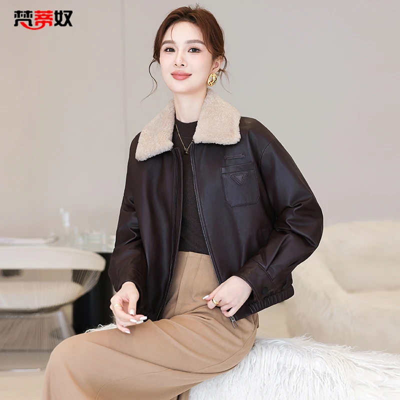 2025新真皮皮衣女短款时尚显瘦复古轻油蜡绵羊皮白鹅绒羽绒服外套