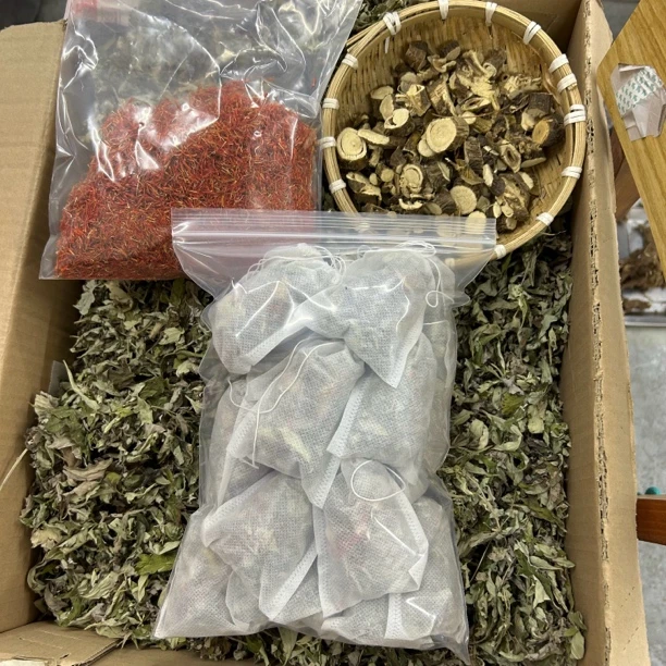 泡脚里面有20个小袋 一次一袋 有红花 艾叶 苦参 140g包邮 非山药