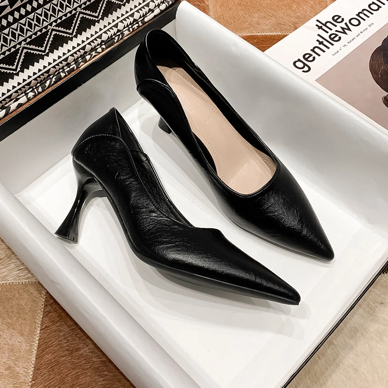 真皮酒杯跟高跟鞋女新款2025浅口细跟高跟鞋百搭职业工作鞋黑色