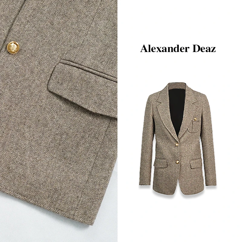 2025秋季新款轻熟风小众设计金属纽扣小香西服外套X9002