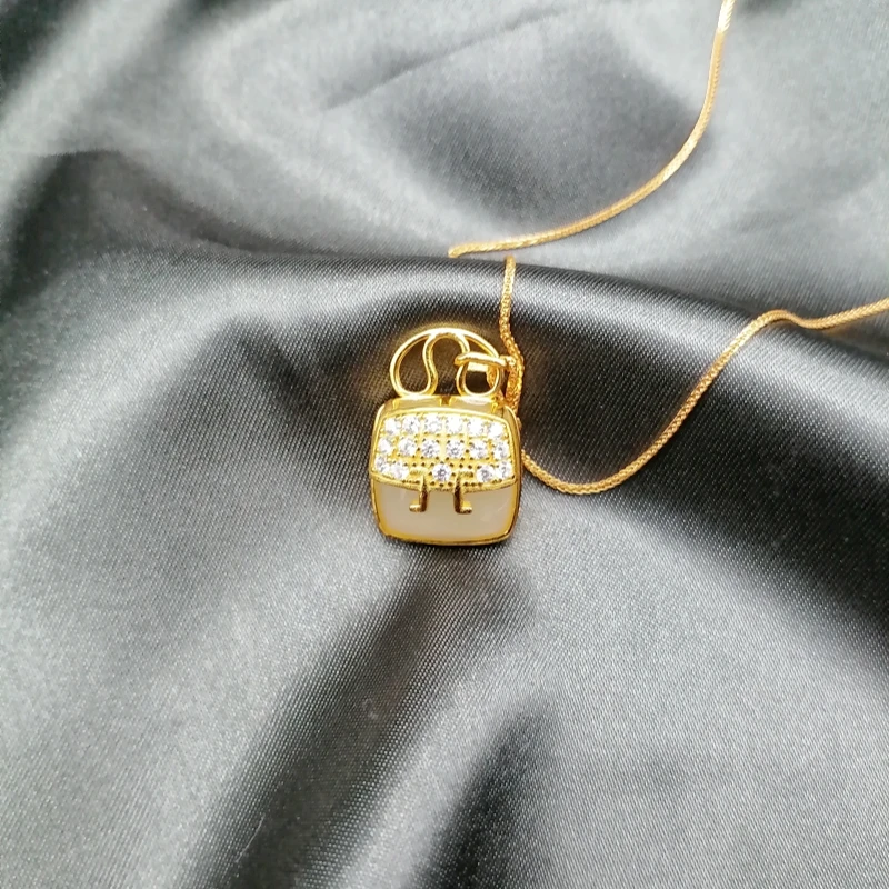 S925银镶和田白玉(14*14)正方形蛋面包包吊坠（金色）简约时尚精致