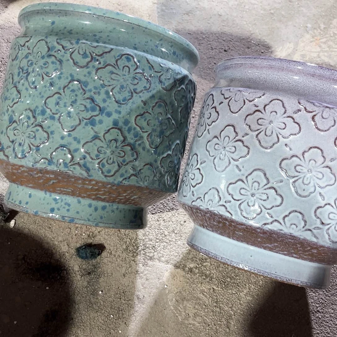 红陶20CM以下花盆花开了