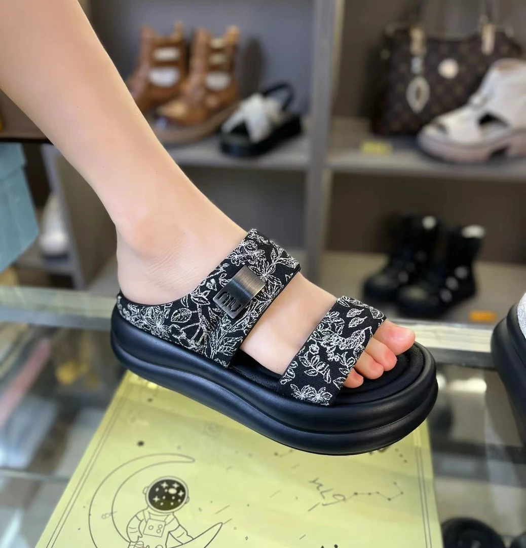 【Z9006】2024新款国风时尚休闲百搭夏季平底凉鞋外穿厚底女士凉拖