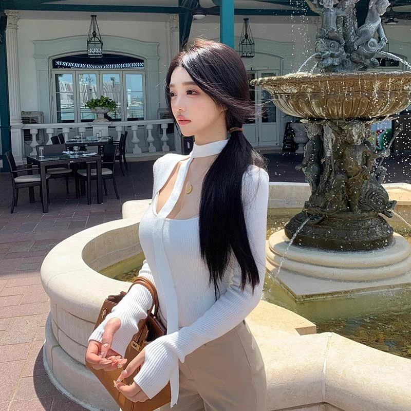 马爹利旧约白色纯欲风弹力针织上衣女2024秋辣妹露锁骨长袖打底衫