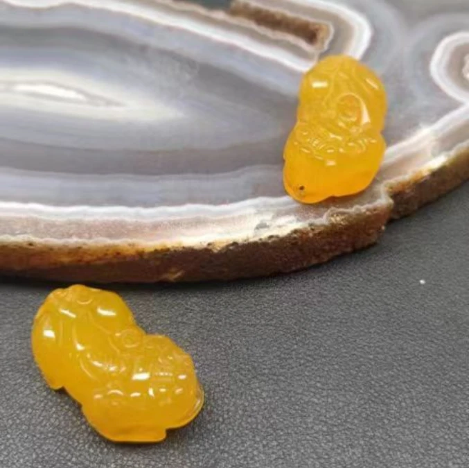 S1982-牛黄宝黄玛瑙黄貔貅吊坠-配绳子-多样性只发一件