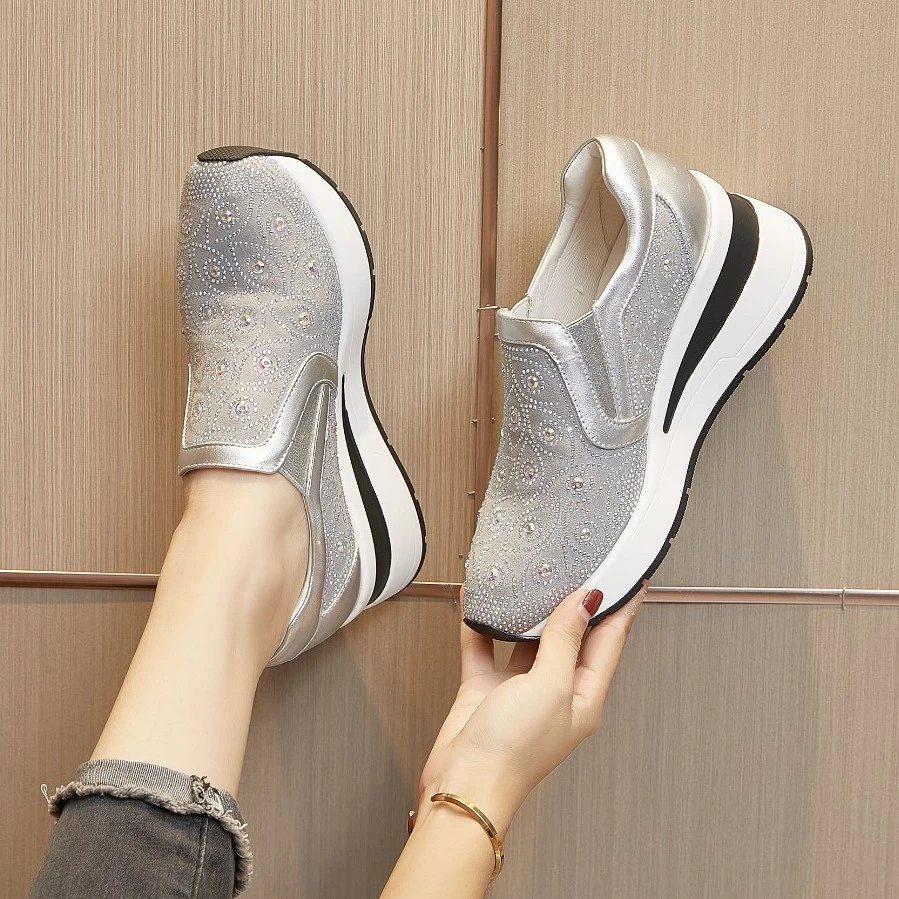 AIQI/艾淇水钻休闲女鞋2025秋季新款一脚蹬舒适轻便坡跟旅游鞋女