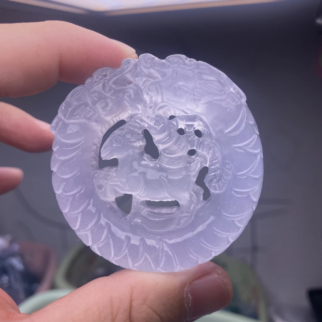 P239 高冰龙马精神满吊坠