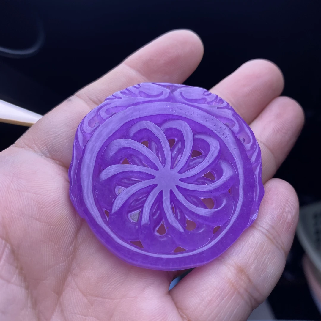 P132  薰衣草紫镂空如意花牌吊坠