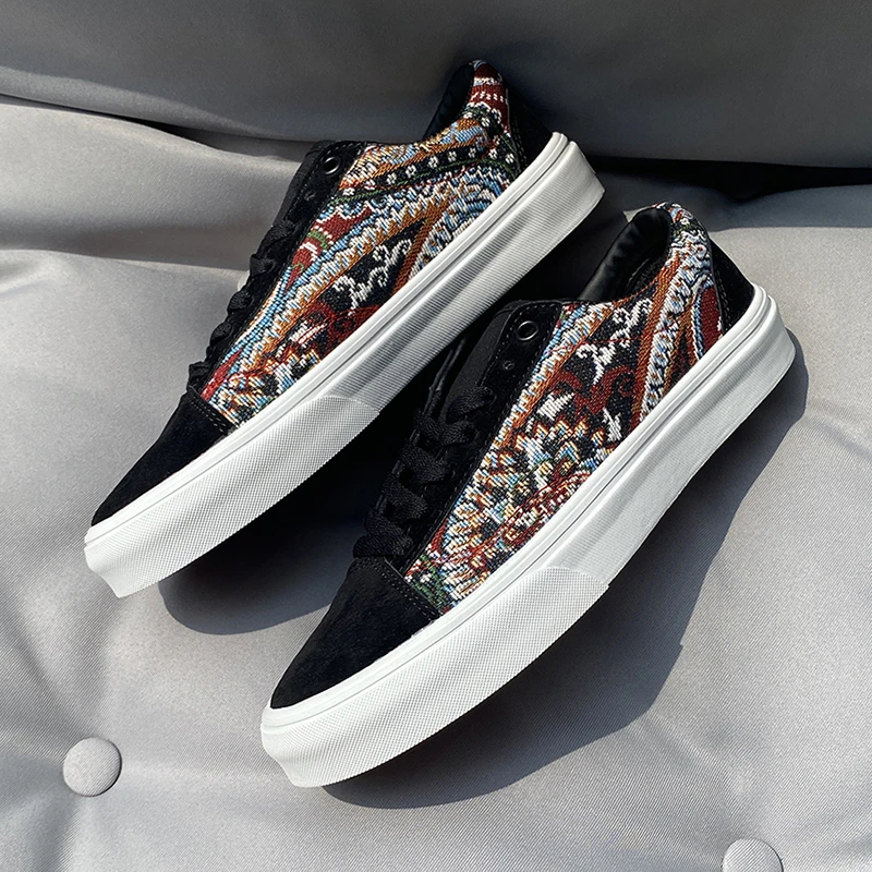 2025夏季新款黑色刺绣帆布鞋男鞋复古低帮女鞋情侣透气时尚板鞋男