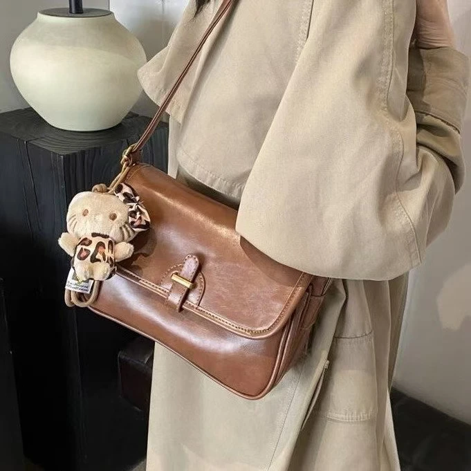 底长25高17新款通勤小方包复古斜挎包单肩邮差27419棕女包