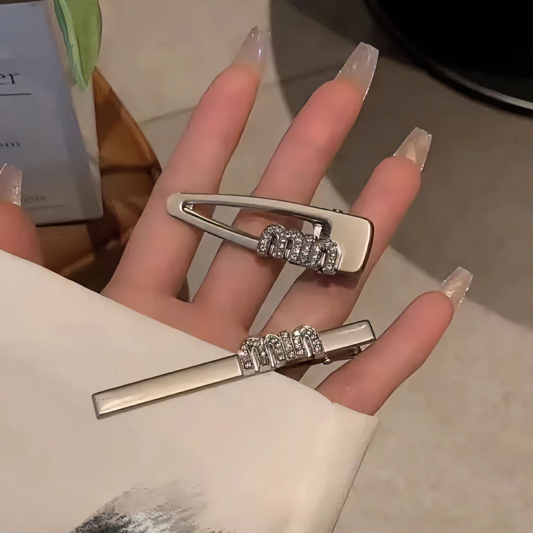 AB两只装 E1262 高级冷淡风字母银色刘海一字夹鸭嘴夹 刘海小夹子