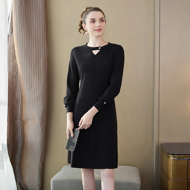 奢姿【长街末雪】冬装新款大码女装简约圆领镂空气质毛织连衣裙