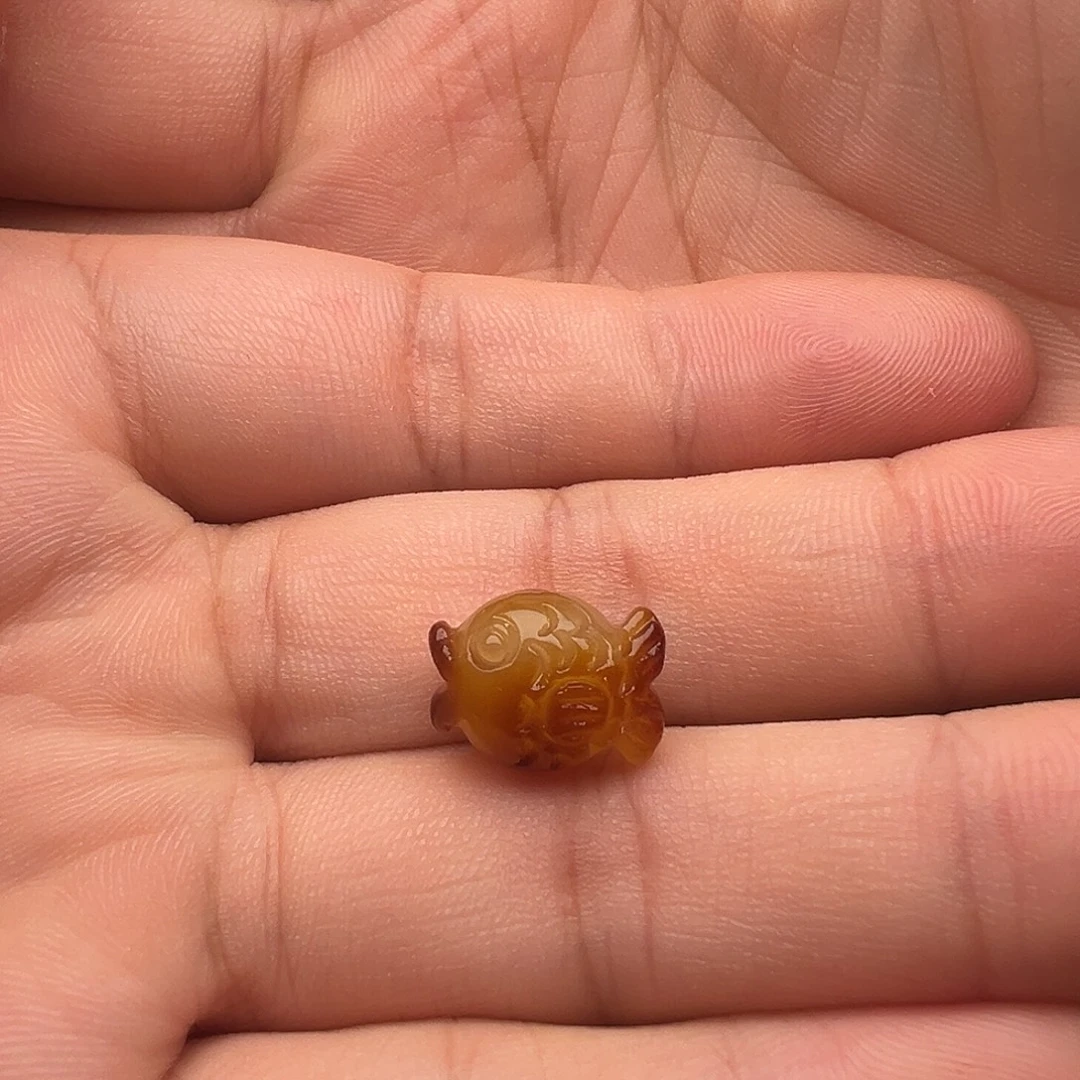 蜜蜡未镶嵌颈饰小鱼提溜（打孔不退换）