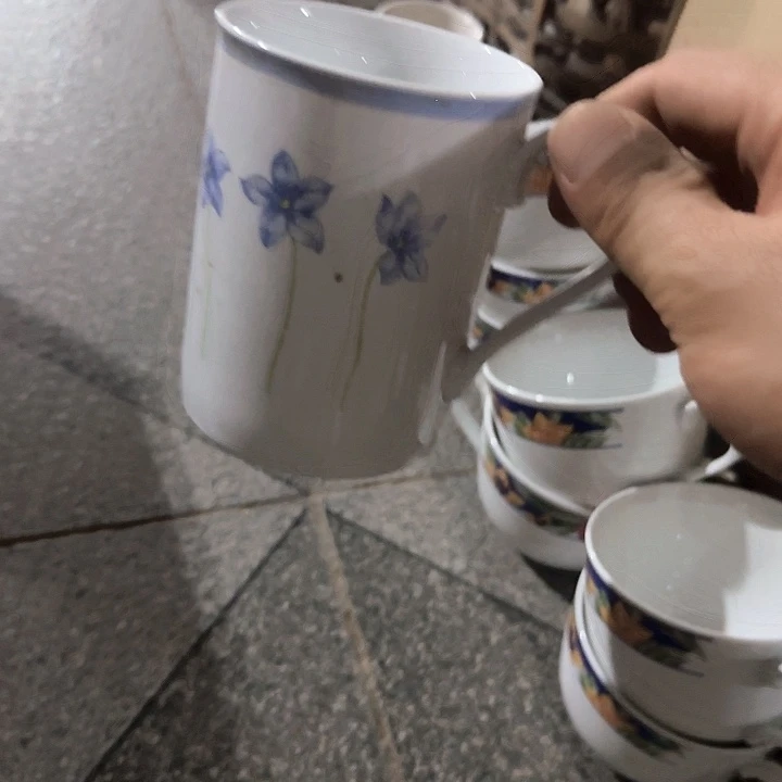 瓷片陶瓷盘子碗啥都有