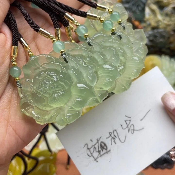 蛇纹石玉未镶嵌吊坠