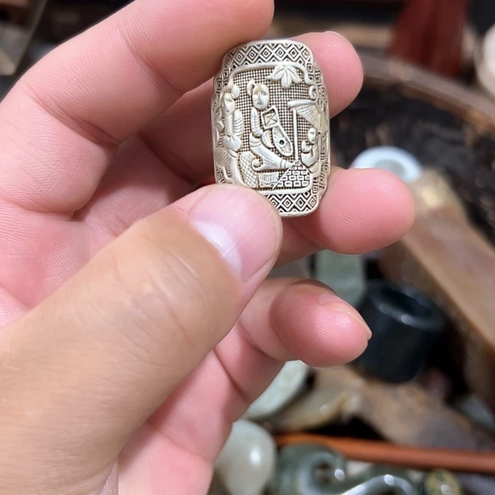 丘***凌瓷片瓷片瓷片瓷片