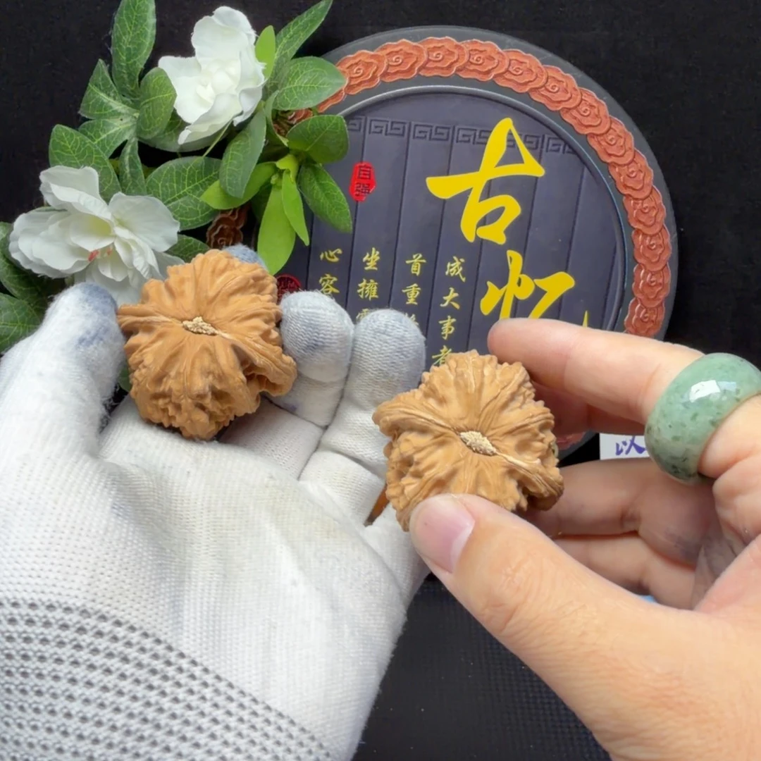 戒***三文玩核桃吊坠白狮子，46