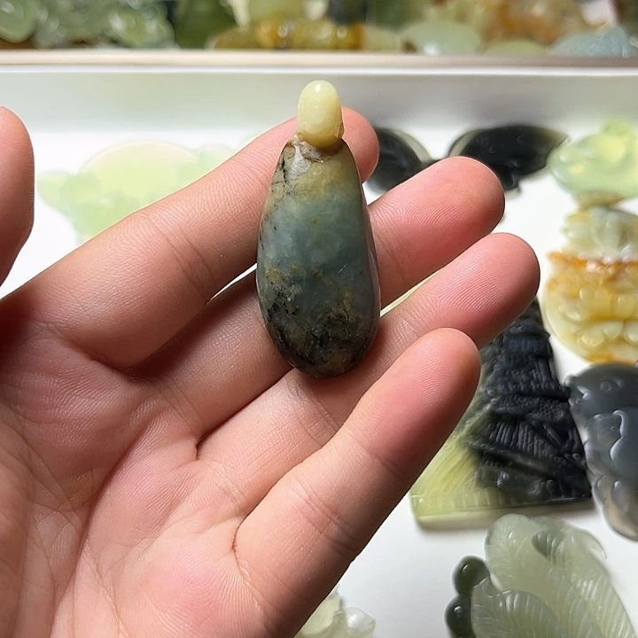 未镶嵌蛇纹石玉颈饰