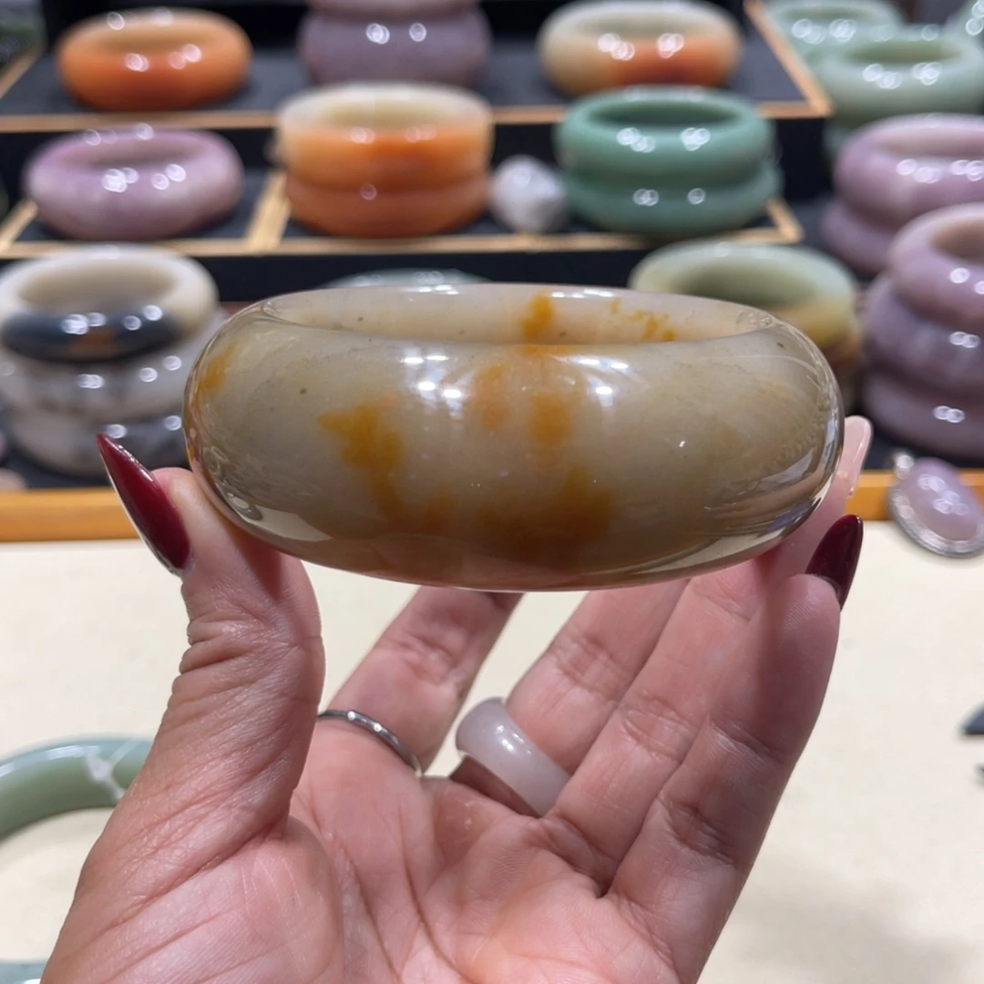 未镶嵌手镯石英岩玉